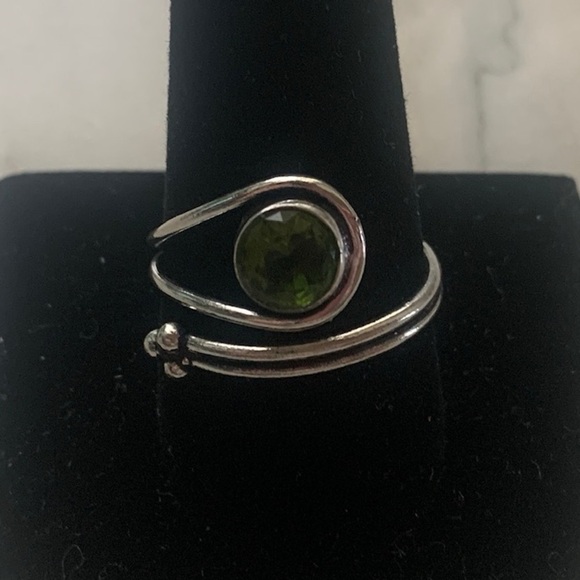 1803 Chic Silver Adjustable Ring with Green Gemstone - Picture 1 of 3
